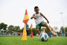 伯恩茅斯晒塞门约告别海报：他以创纪录的转会费加盟曼城