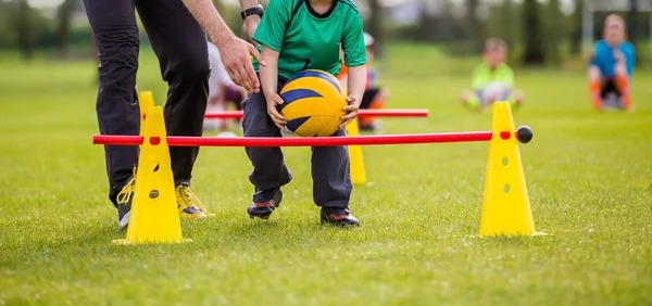 翻牌前弃牌如何保护赢率（如何通过翻牌前弃牌守住胜率）